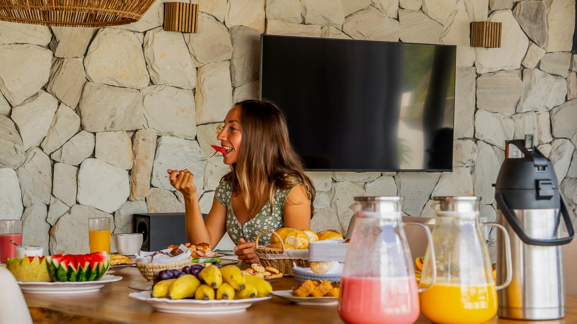 mesa-de-cafe-da-manha-vista-piscina-prea-9